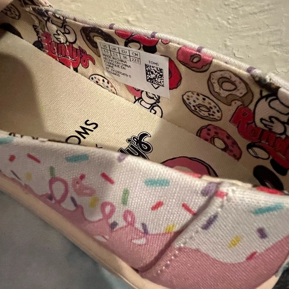 Toms x Randys Donuts - Picture 5 of 6